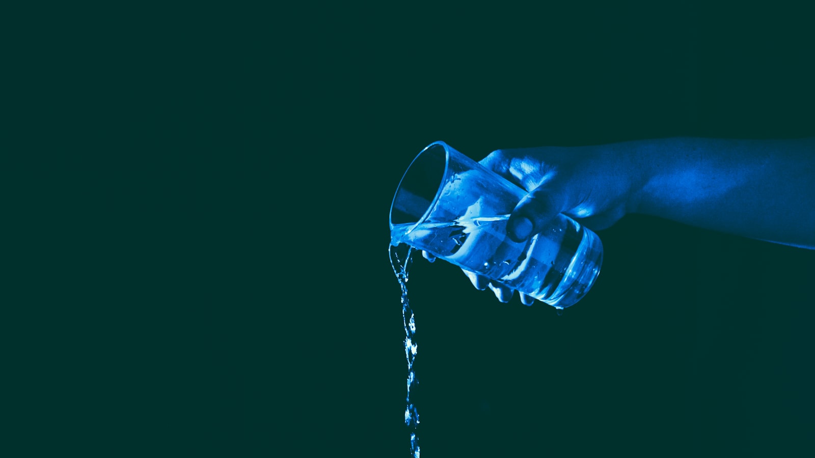 The Rise of Non-Bloating Drinks: Why Consumers Are Ditching Carbonation